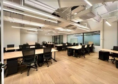 南京西路 WeWork·上海招商局广场 40人办公室 精装修